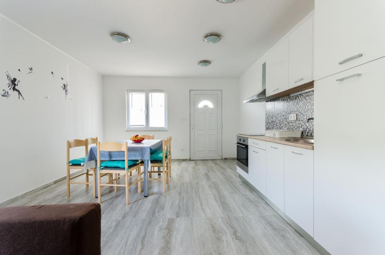 Apartments Ester Lopar Exterior foto