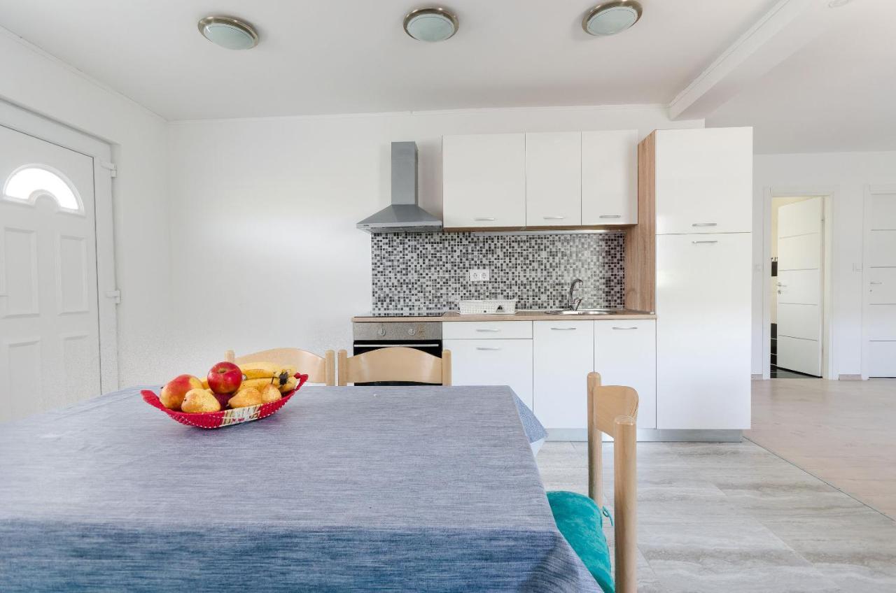 Apartments Ester Lopar Exterior foto