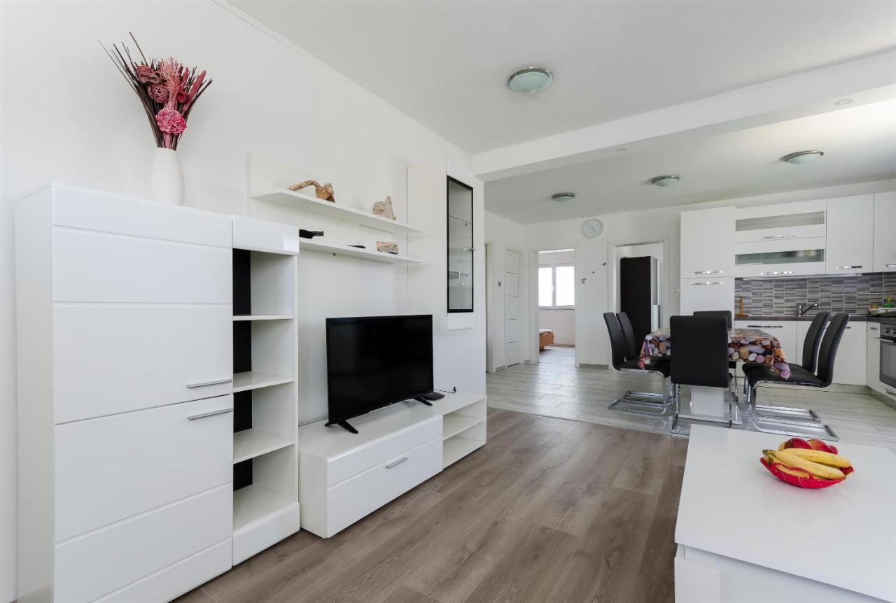 Apartments Ester Lopar Exterior foto