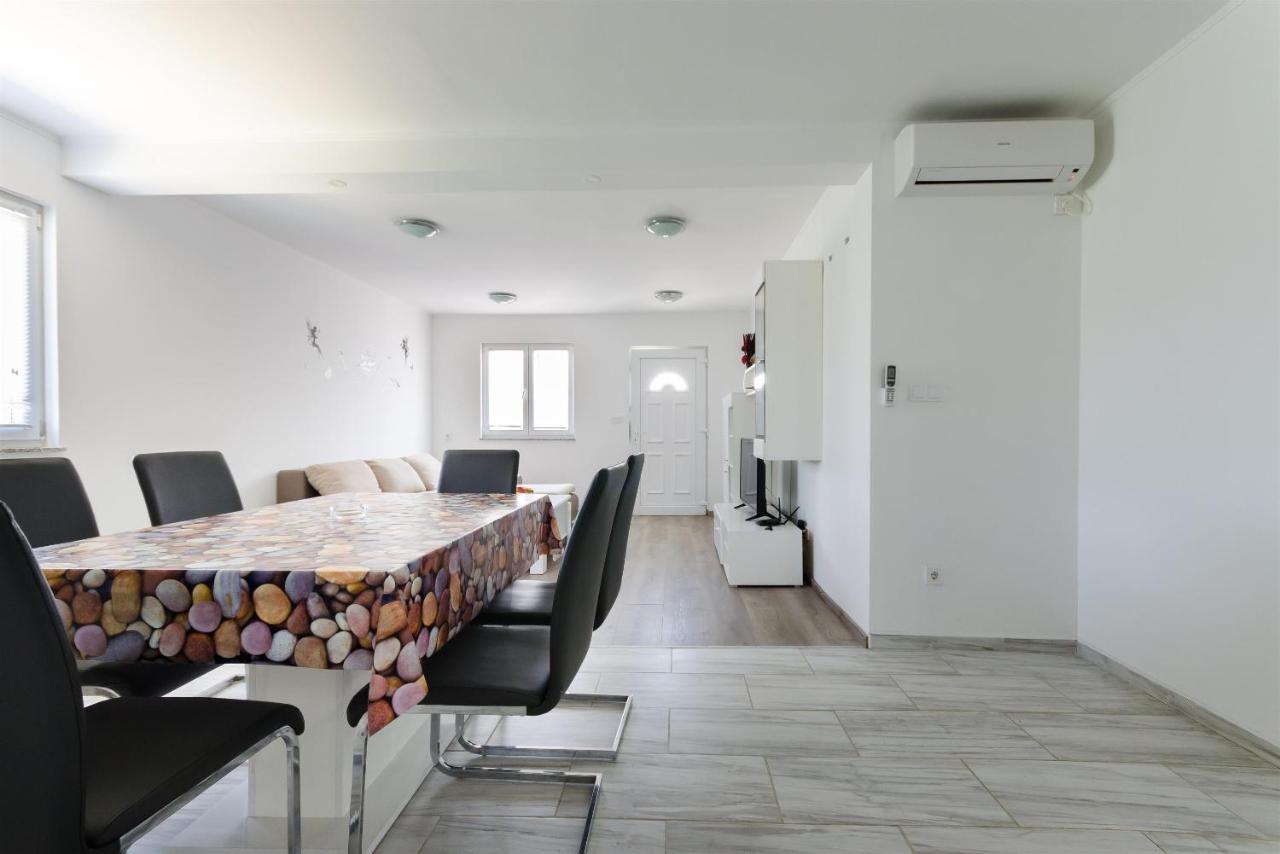 Apartments Ester Lopar Exterior foto